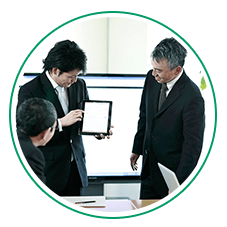 会議中のサラリーマン